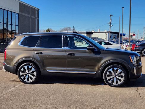 Used 2021 Kia Telluride EX w/ EX Premium Package image 10