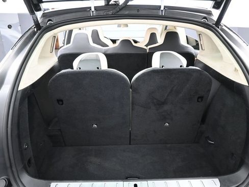 Used 2018 Tesla Model X 75D AWD/4WD image 31