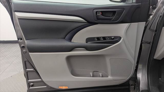Used 2018 Toyota Highlander LE FWD image 13