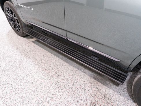 Used 2024 GMC Yukon Denali Ultimate AWD/4WD image 11