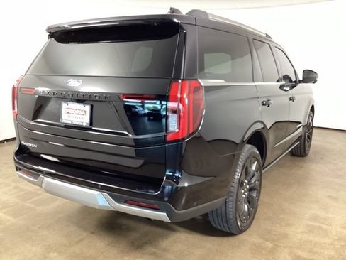 Used 2025 Ford Expedition Platinum w/ Driver's Package AWD/4WD image 6