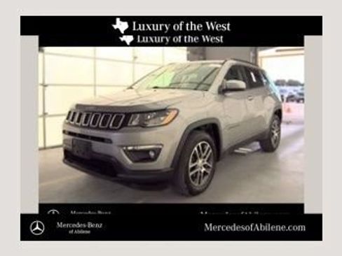 Used 2018 Jeep Compass Latitude FWD image 1