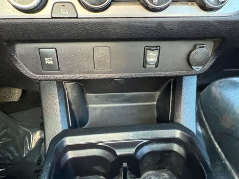 Used 2016 Toyota Tacoma SR5 image 42