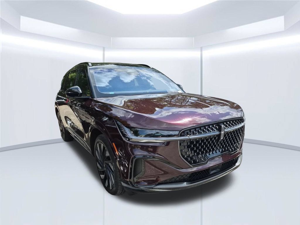 Used 2024 Lincoln Nautilus Reserve w/ Jet Appearance Package (87T) AWD/4WD image 3