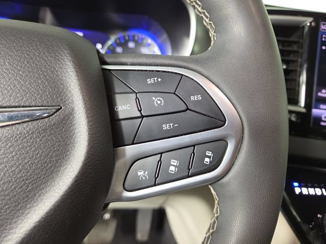 Used 2024 Chrysler Pacifica Touring-L FWD image 24