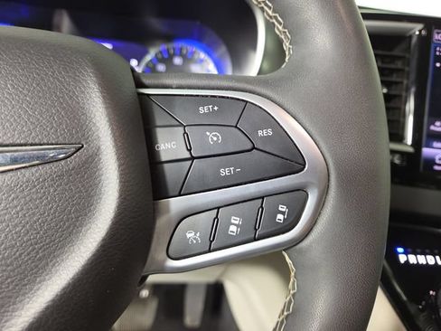 Used 2024 Chrysler Pacifica Touring-L FWD image 24