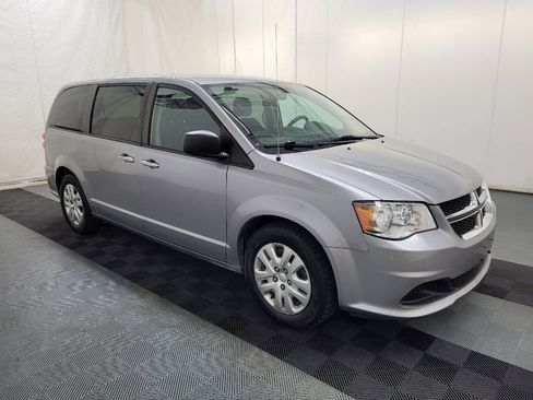 Used 2018 Dodge Grand Caravan SE FWD image 11