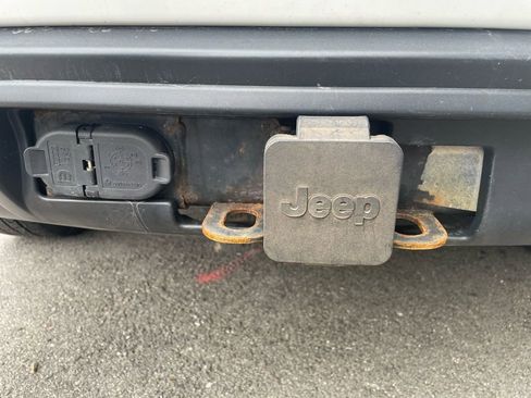 Used 2015 Jeep Grand Cherokee Limited w/ Luxury Group II image 28