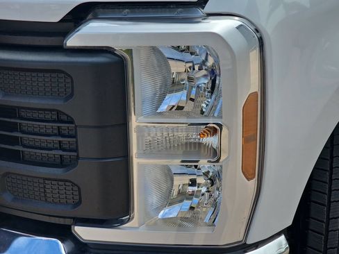 New 2026 Ford F250 XL w/ XL Chrome Package RWD image 32
