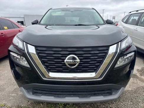 Used 2021 Nissan Rogue SV image 2