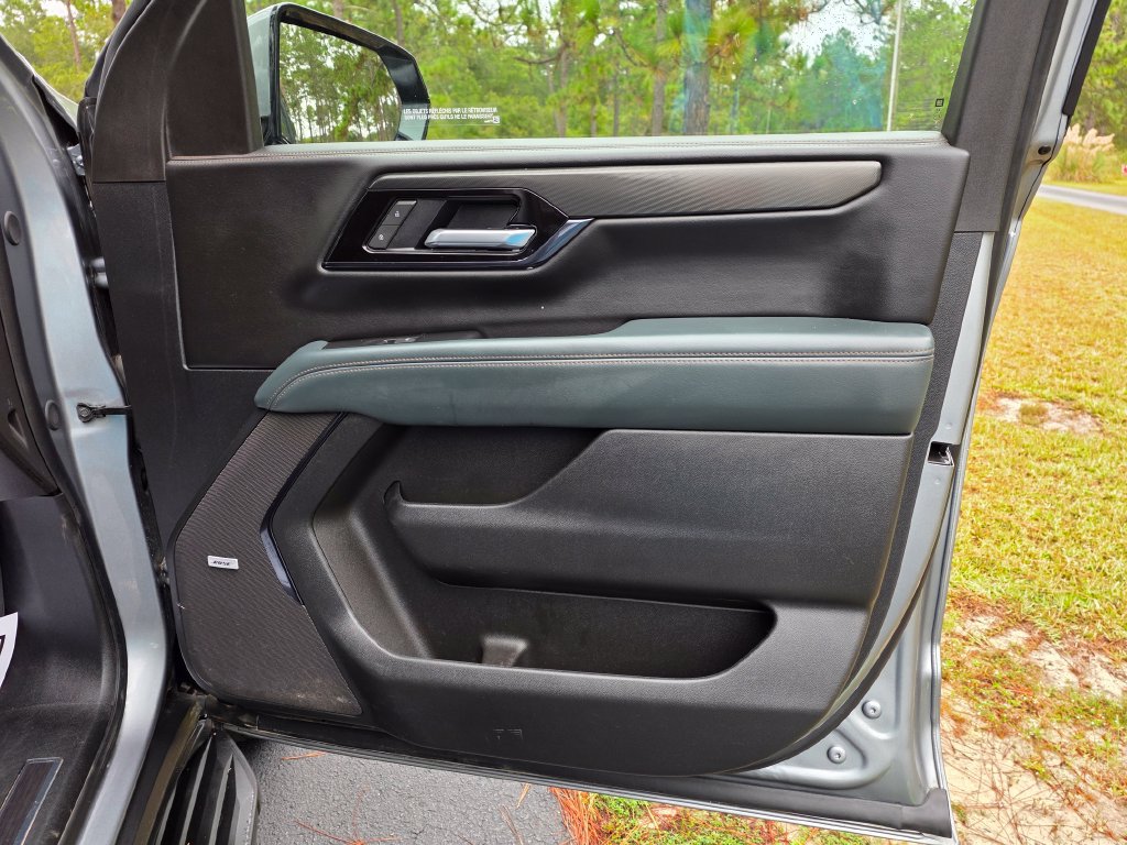 Used 2025 GMC Yukon AT4 AWD/4WD image 29
