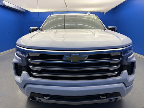 Used 2023 Chevrolet Silverado 1500 High Country w/ High Country Premium Package image 3