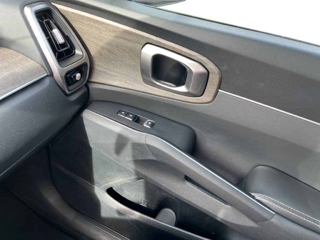 Used 2023 Kia Sorento S w/ Panoramic Sunroof Package AWD/4WD image 26