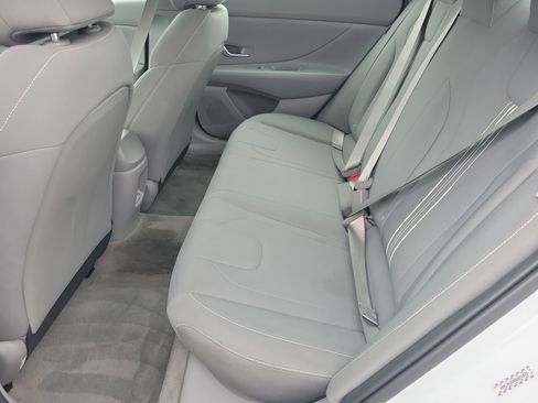 Used 2024 Hyundai Elantra SEL FWD image 5