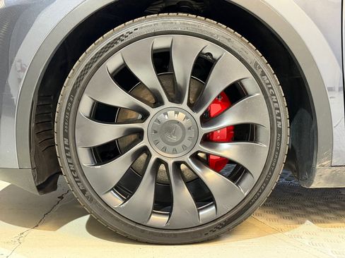 Used 2023 Tesla Model Y Performance AWD/4WD image 12