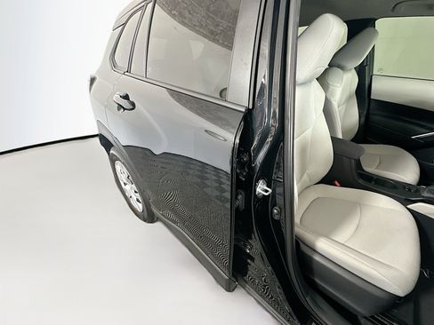 Used 2025 Toyota Corolla Cross L FWD image 27