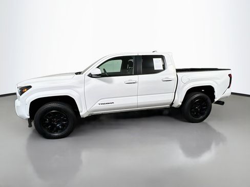 Used 2025 Toyota Tacoma SR5 AWD/4WD image 9