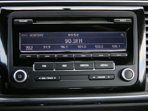 Used 2013 Volkswagen Beetle 2.0T FWD image 19