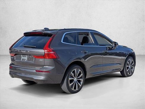 Used 2022 Volvo XC60 B5 Momentum w/ Advanced Package FWD image 5