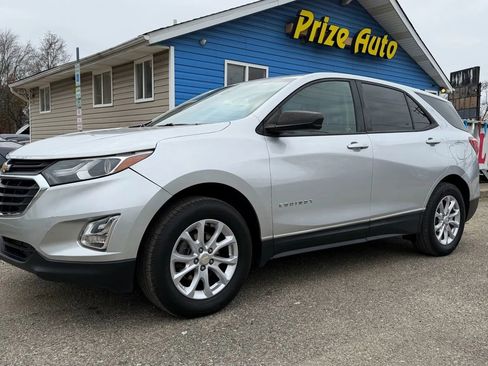 Used 2020 Chevrolet Equinox LS w/ LS Convenience Package FWD image 2