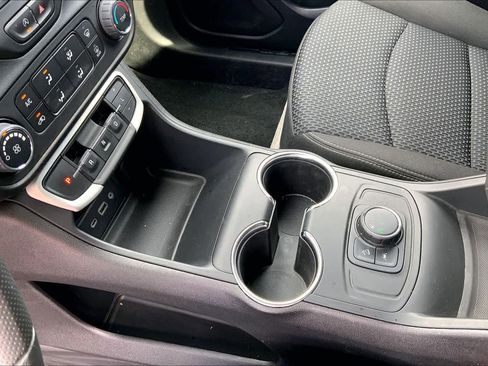 Used 2024 GMC Terrain SLE w/ Elevation Edition image 16