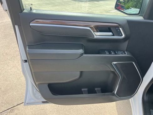 Used 2025 Chevrolet Silverado 1500 LT RWD image 12