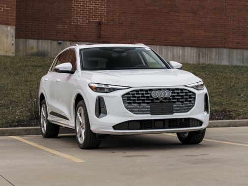 New 2025 Audi Q5 Premium Plus image 1