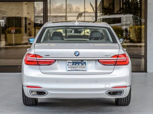 Used 2019 BMW 740i xDrive w/ Executive Package image 8