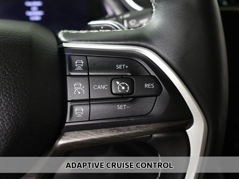 Used 2022 Jeep Grand Cherokee L Limited AWD/4WD image 6