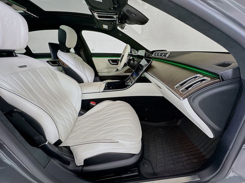 Used 2025 Mercedes-Benz S 63 AMG S image 32