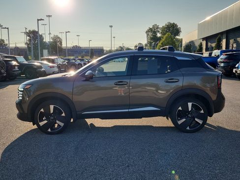 Used 2025 Nissan Kicks SR FWD image 4