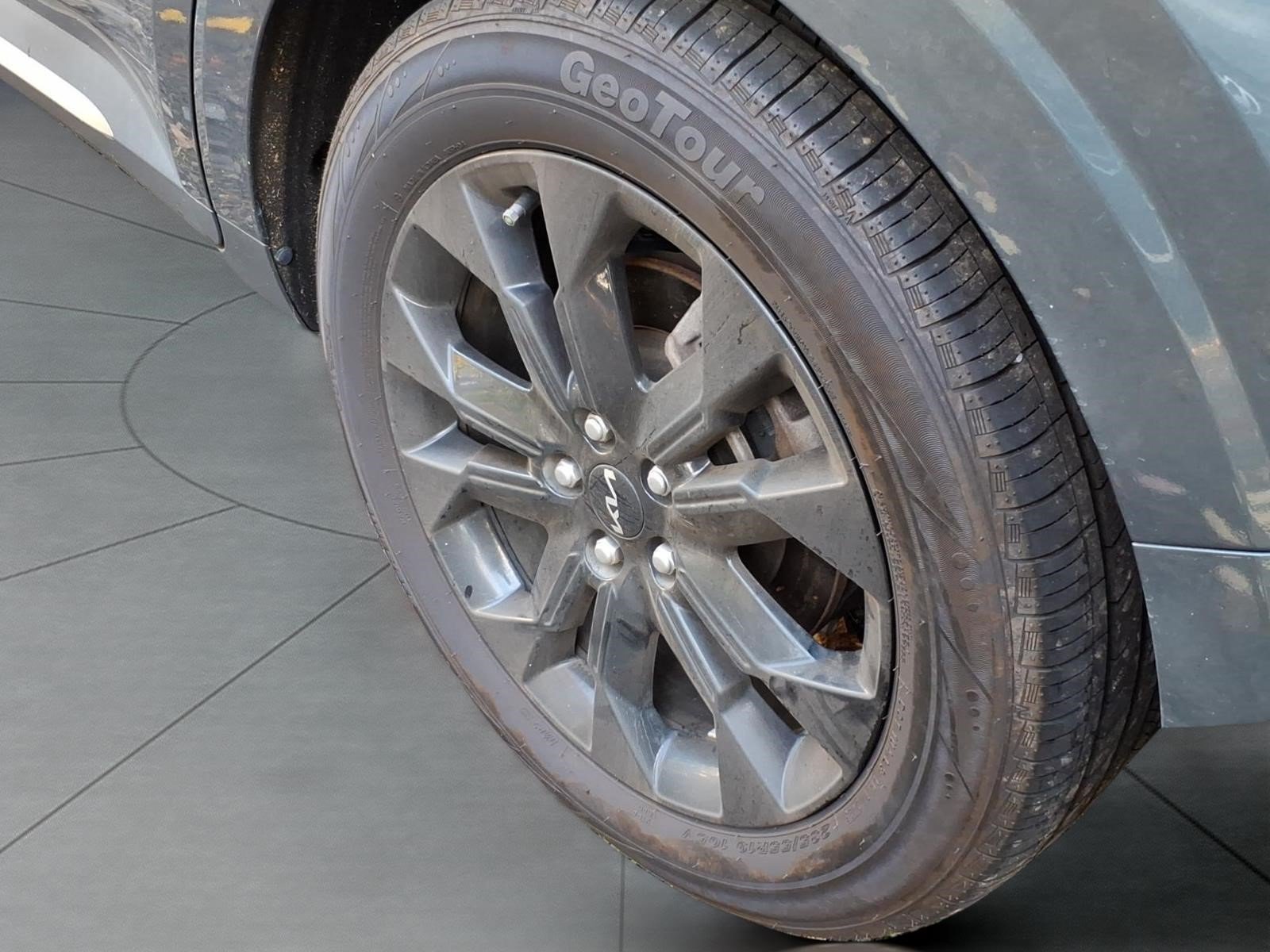 Used 2024 Kia Carnival SX FWD image 5