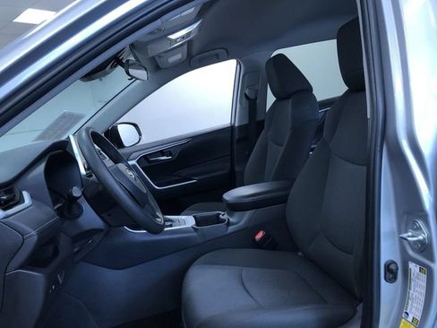 Certified 2025 Toyota RAV4 XLE AWD/4WD image 18