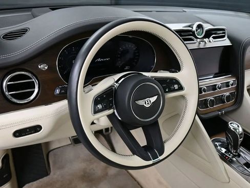 Certified 2024 Bentley Bentayga AWD/4WD image 17