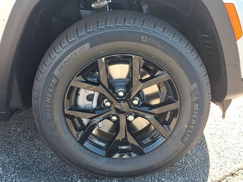 New 2025 Jeep Grand Cherokee L Altitude image 8