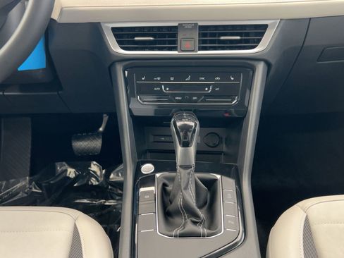 New 2026 Volkswagen Taos SE image 18