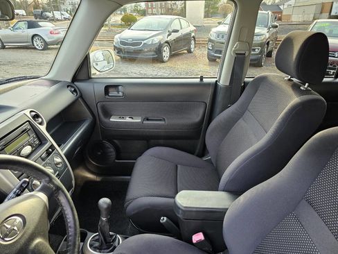 Used 2005 Scion xB image 9