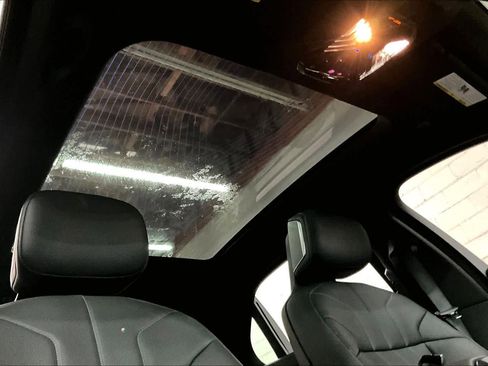 Used 2025 BMW 760i xDrive image 24