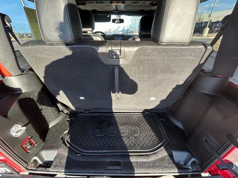 Used 2018 Jeep Wrangler Rubicon w/ Connectivity Group image 24