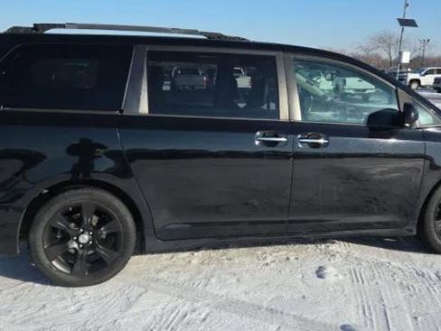 Used 2015 Toyota Sienna SE Premium image 3