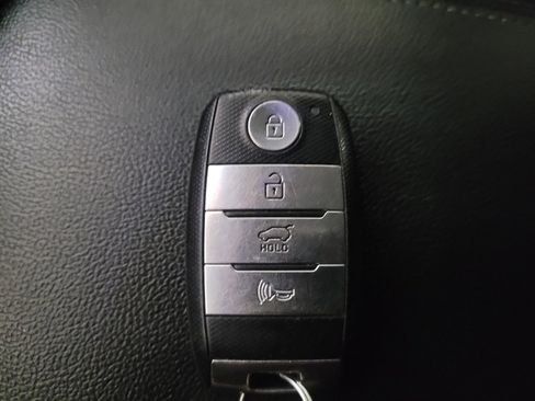 Used 2017 Kia Sorento SX image 32