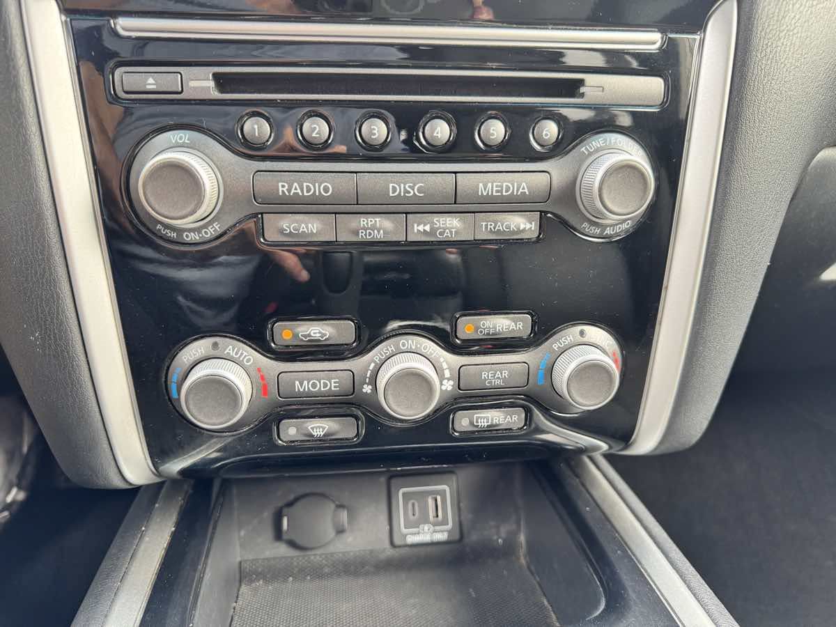 Used 2020 Nissan Pathfinder S FWD image 50