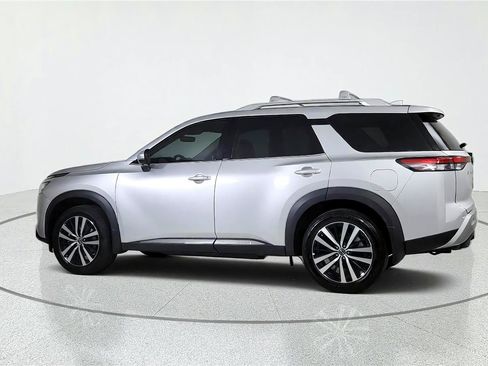 Used 2024 Nissan Pathfinder Platinum FWD image 4