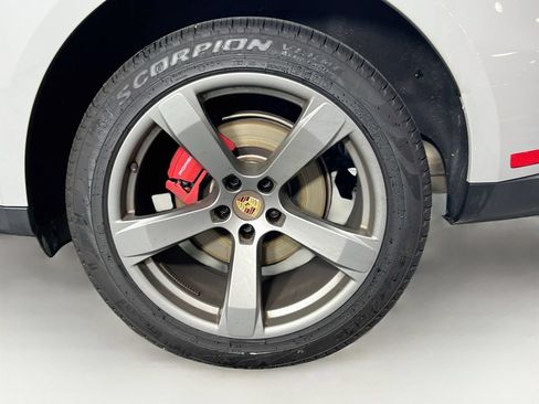 Certified 2024 Porsche Macan S AWD/4WD image 33