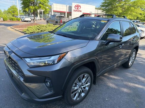 Used 2022 Toyota RAV4 XLE Premium image 1