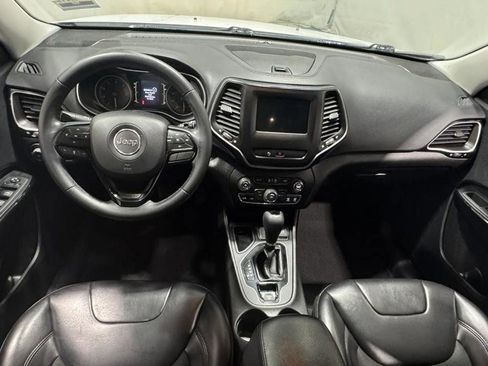 Used 2019 Jeep Cherokee Latitude Plus image 5