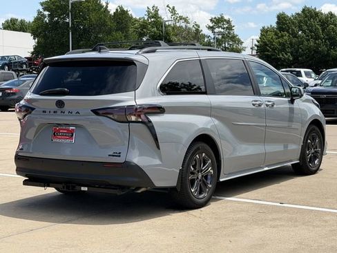 Used 2024 Toyota Sienna XLE Woodland Edition AWD/4WD image 4