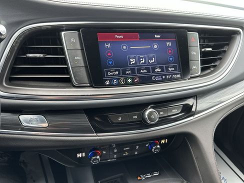 Used 2024 Buick Enclave Essence w/ Sport Touring Edition AWD/4WD image 18