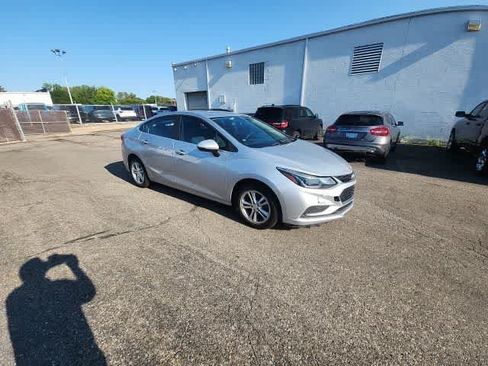 Used 2016 Chevrolet Cruze LT w/ Convenience Package FWD image 10