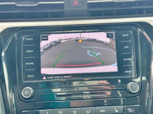 Used 2020 Volkswagen Passat 2.0T SE image 9